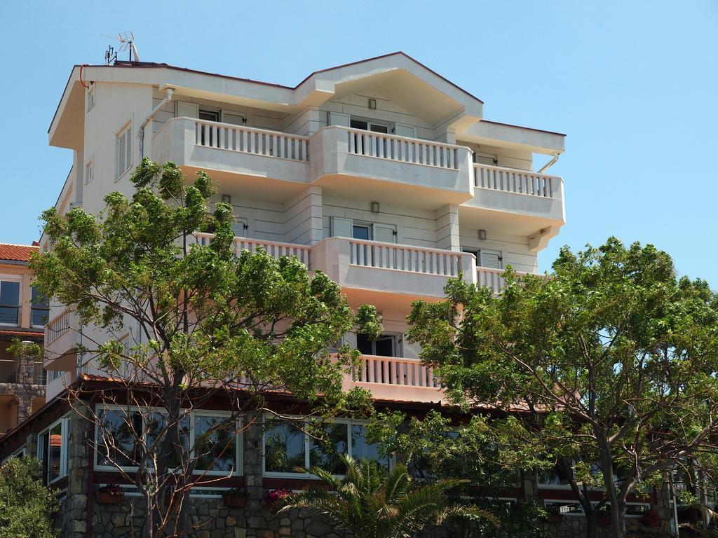 Hotel R Utjeha Exteriör bild