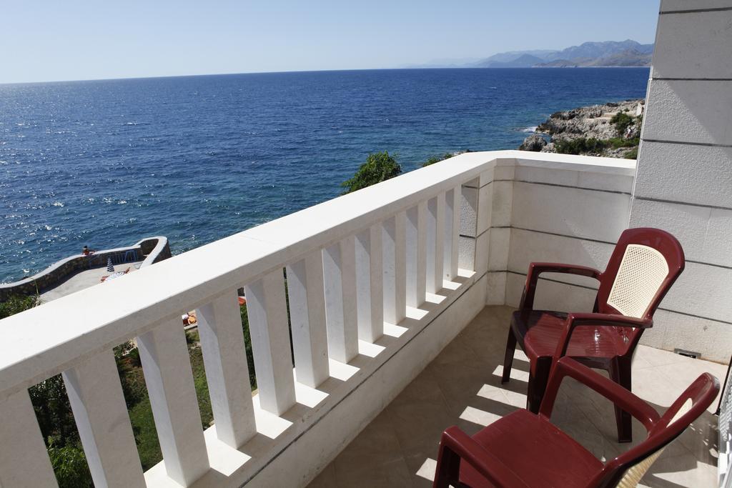 Hotel R Utjeha Rum bild